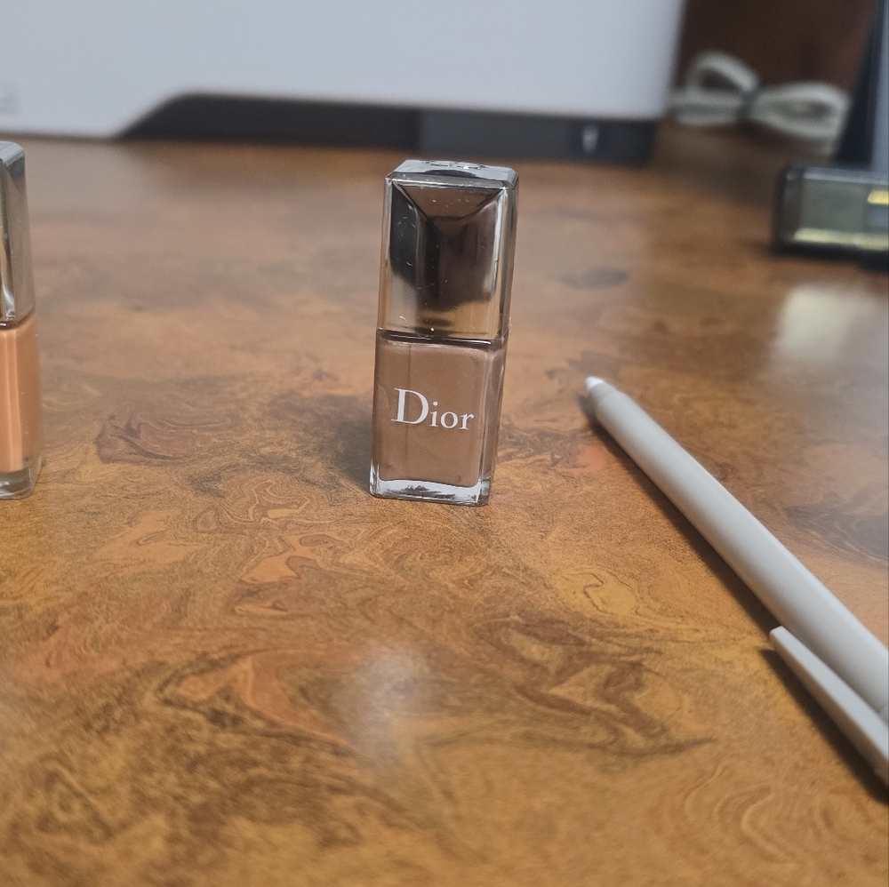 Dior Elegant Brown Nail Polish